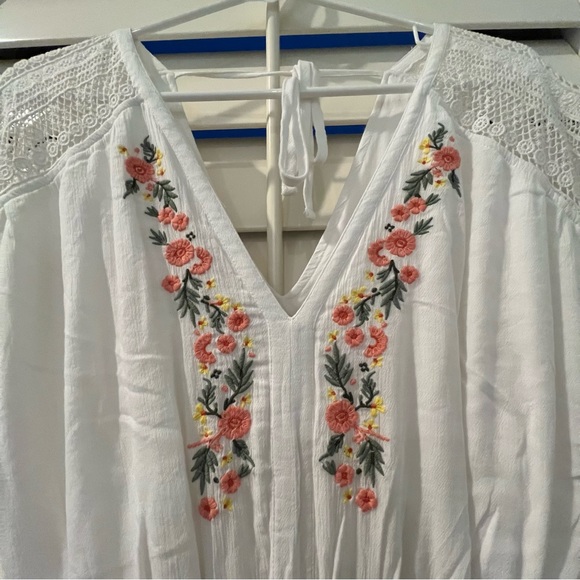 Abercrombie floral embroidered romper - Picture 2 of 4